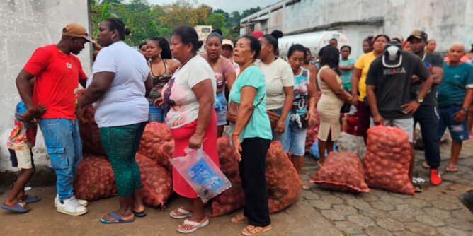 Entrega de papa en Tumaco