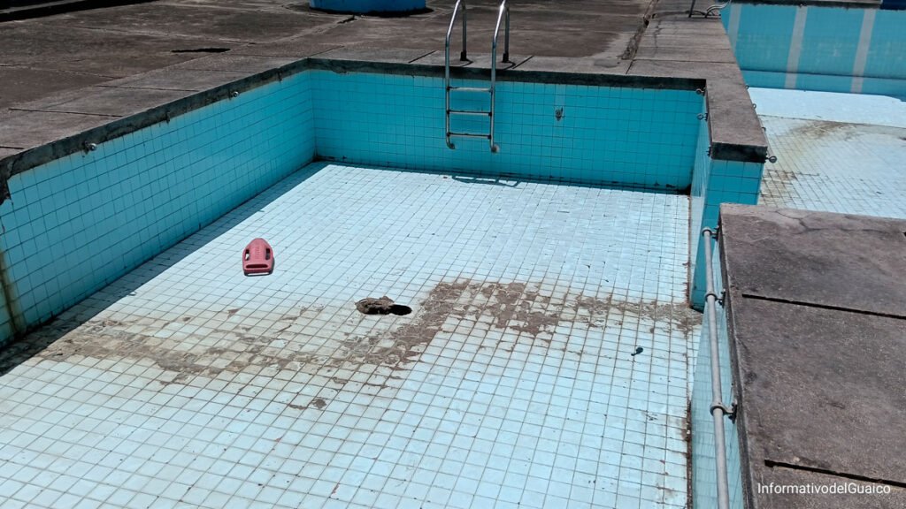 Piscina de la IE Santo Tomás de Aquino