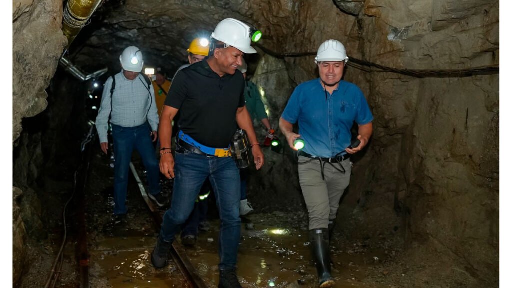 Gobernador de Nariño en una mina en La Llanada