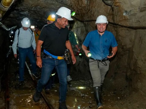 Gobernador de Nariño en una mina en La Llanada