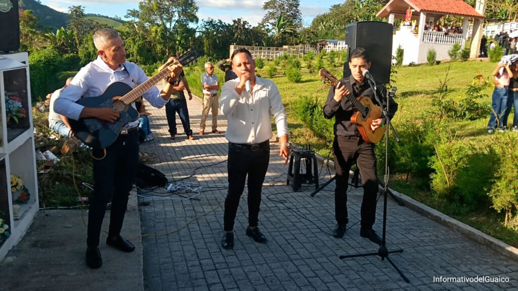 Hernán Castillo, Carlitos Ortiz y Juan Reyes