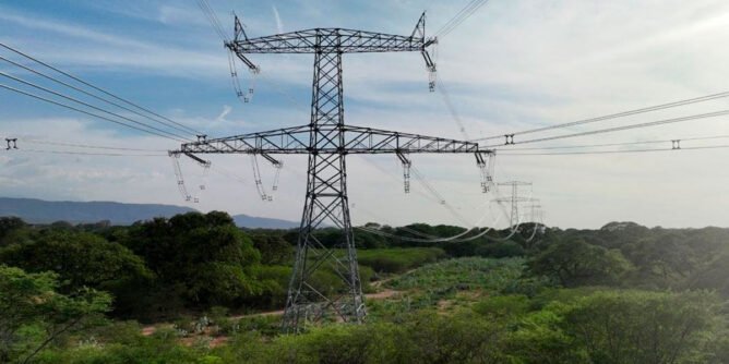 Líneas de transmisión eléctrica