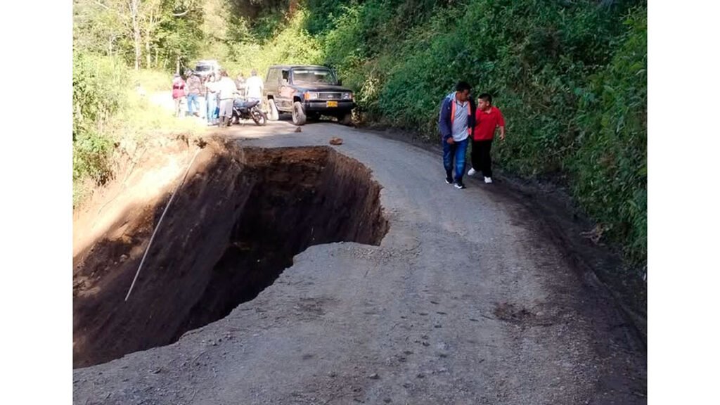 Pérdida de banca en la estación Rozo en la vía Samaniego - Ancuya