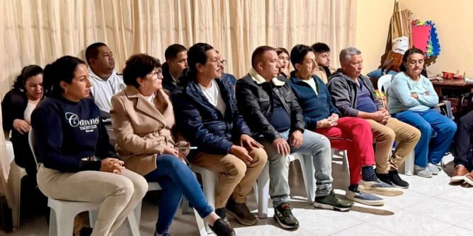 Socialización proyectos de alcantarillado y pavimentación en la calle 8 de Sandoná