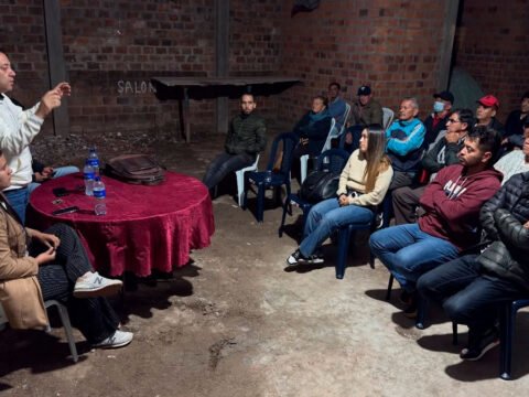 Más de $350 millones se invertirán en alcantarillado y pavimentación en el barrio Veinte de Julio de Sandoná Socialización de obras en el barrio Veinte de Julio de Sandoná