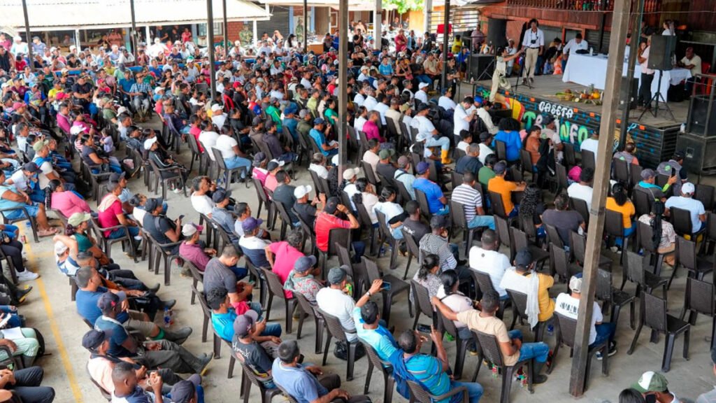 Asamblea comunitaria en Tumaco para iniciar la sustitución de cultivos de uso ilícito