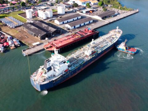 Buque Willard J, con 74 mil barriles de combustible