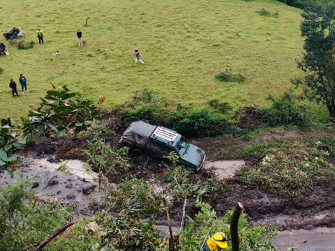 Camioneta en el deslizamiento de El Chorrillo, Nariño