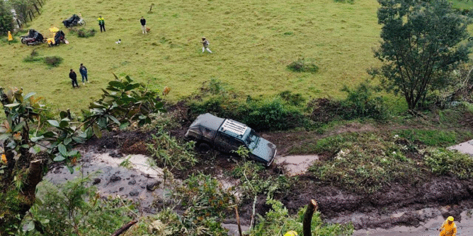 Camioneta en el deslizamiento de El Chorrillo, Nariño