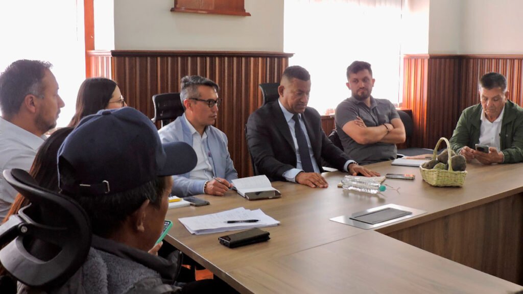 Compromiso del gobernador con el gremio cebollero