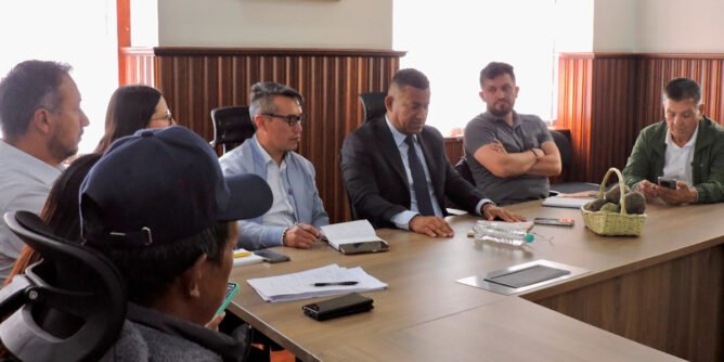 Compromiso del gobernador con el gremio cebollero