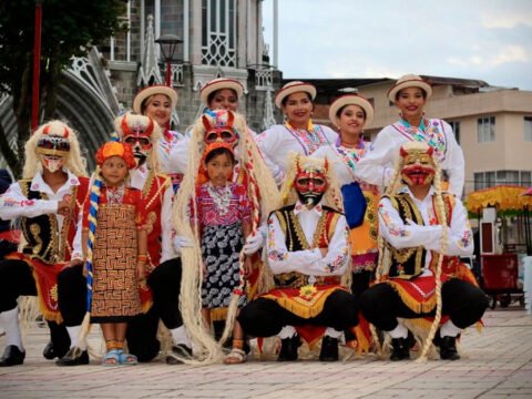 Delegaciones de Colombia, Panamá y Ecuador brillaron en festival de danzas en Sandoná Danzas en el parque de Sandoná