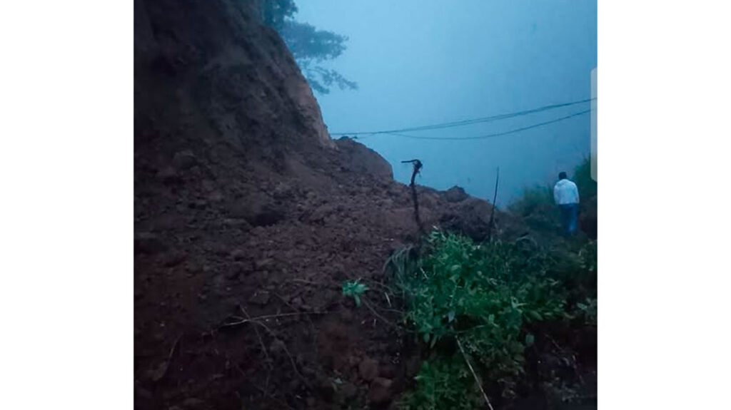 Deslizamiento de tierra y rocas en La Nariz del Diablo, Yananchá, Ancuya