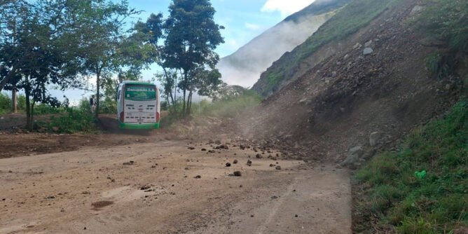 Deslizamiento en Taminango en la vía Panamericana Pasto - Popayán