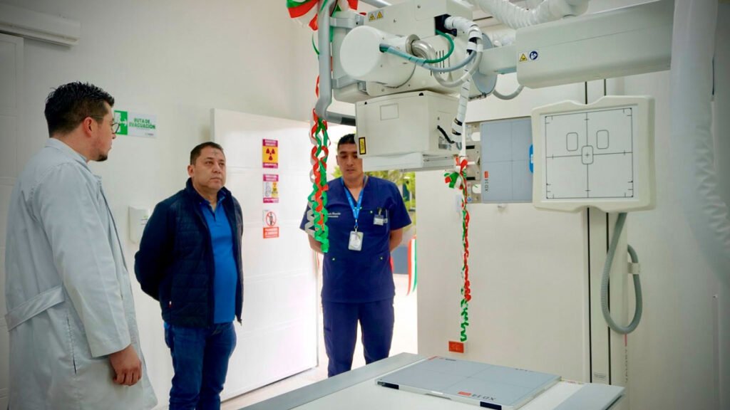 Entrega de equipos al Hospital Clarita Santos