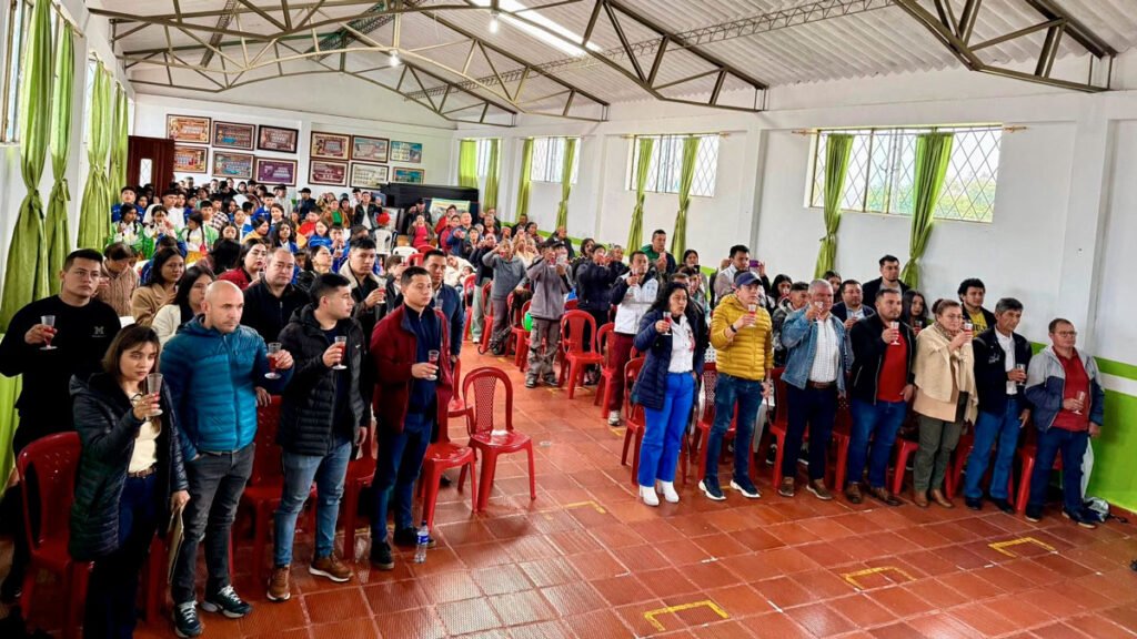 Entrega de bus en Santa Bárbara