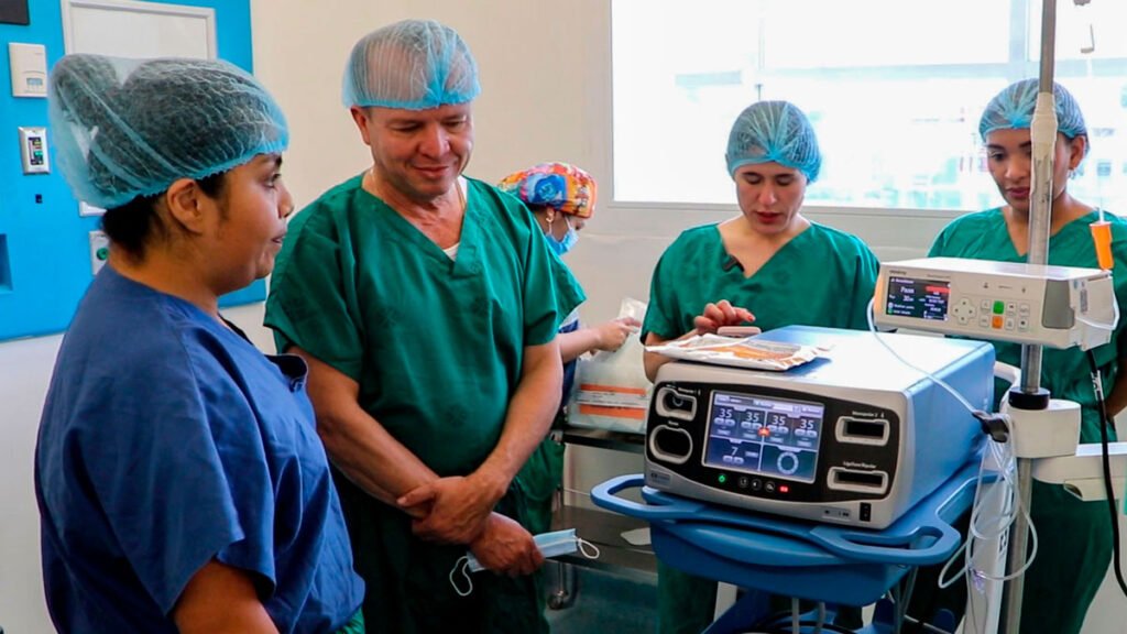 Entrega de equipos al Hospital Universitario Departamental de Nariño