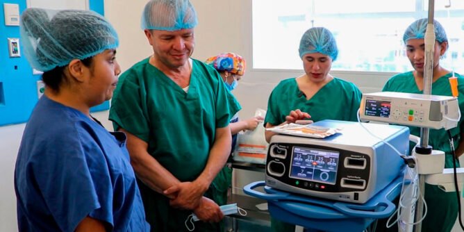 Entrega de equipos al Hospital Universitario Departamental de Nariño