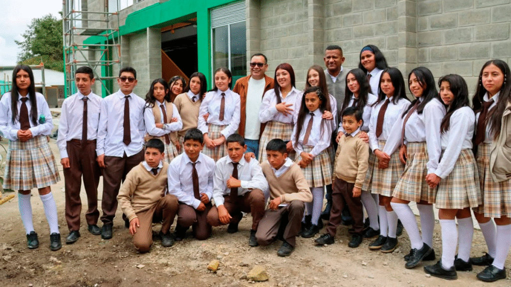 Estudiantes de Iles con el gobernador Luis Alfonso Escobar
