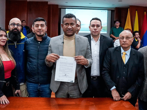 Nuevo plan abre la puerta al retorno a la normalidad en áreas cercanas al volcán Galeras en Nariño Gobernador, alcaldes y director de la UNGRD