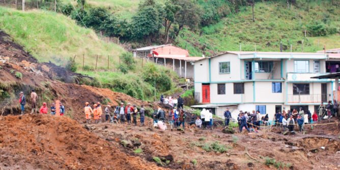 Vereda La Oscurana después del alud de tierra