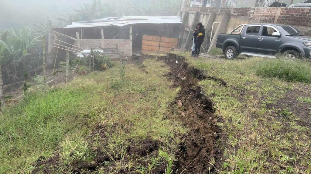 Lotes agrietados en El Peñol, Nariño