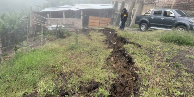 Lotes agrietados en El Peñol, Nariño