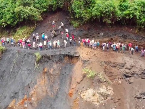 Comunidad de Las Mesas rehabilitó por su cuenta vía afectada hacia San José de Albán Minga en la vía Las Mesas - San José de Albán