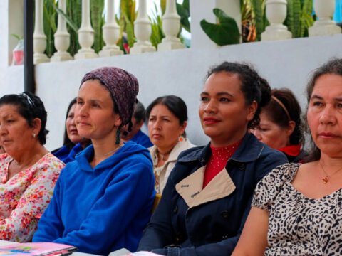 Invierten más de $165 millones para fortalecer la floricultura con enfoque de género en Chachagüí Mujeres floricultoras de Chachagüí