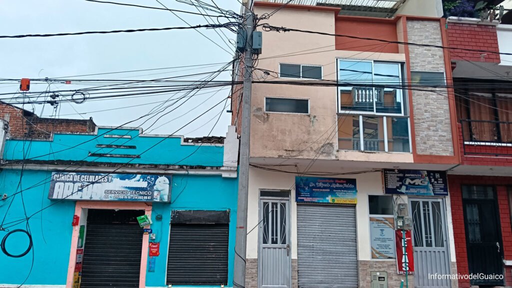 Nuevo poste de energía en el barrio Obrero de Sandoná