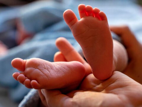 Desnutrición infantil en Nariño cae a su nivel más bajo en los últimos años Pies de bebé