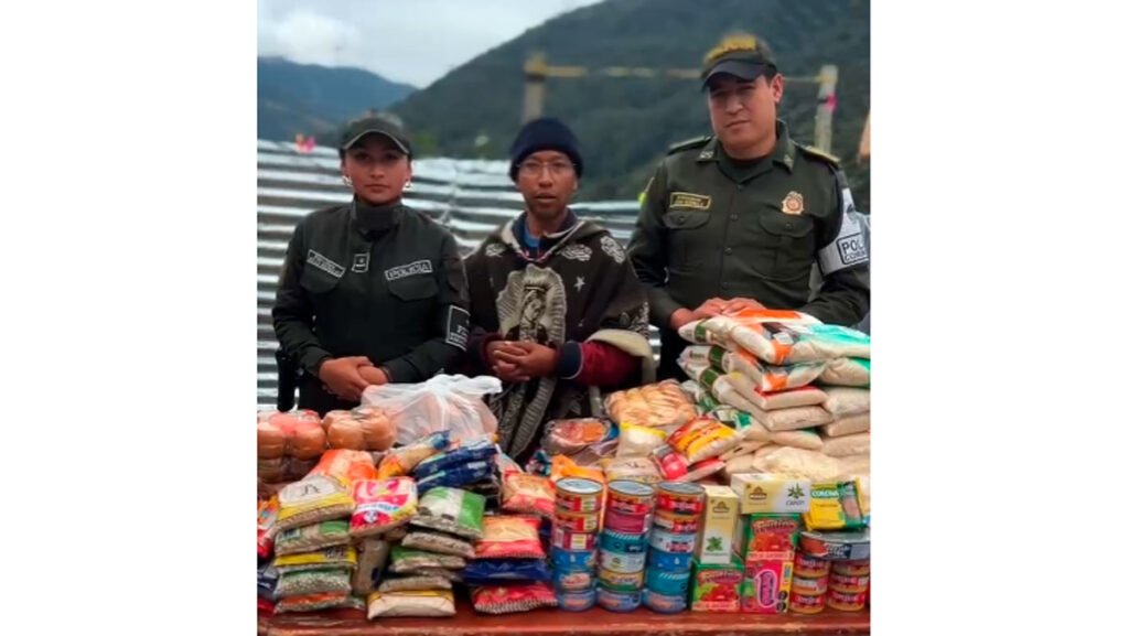 Policía entrega alimentos a fundación de ancianos de Buesaco