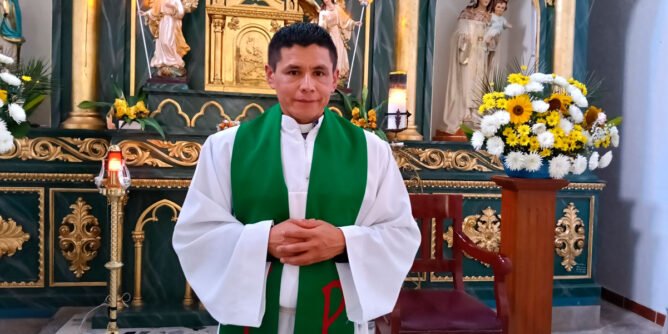 Presbítero Hivo Hoyos Aroca