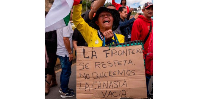 Protesta en el puente internacional de Rumichaca