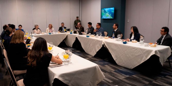 Reunión de cancilleres de Colombia y Ecuador en Quito