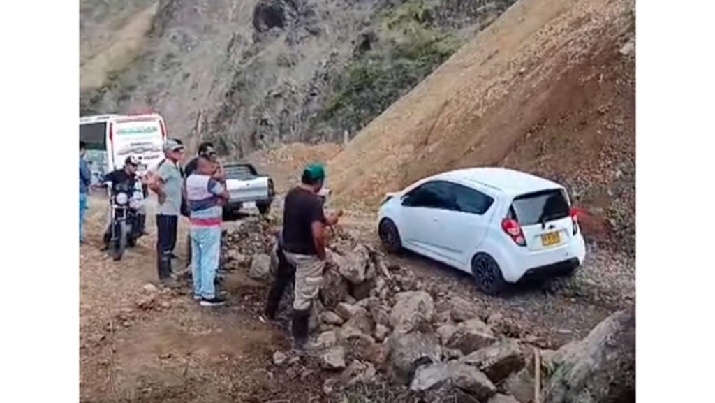 Vía a un carril en el sector de Chapungo