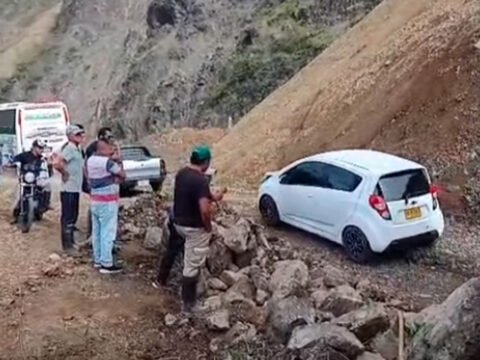 Vía a un carril en el sector de Chapungo