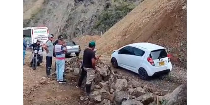 Vía a un carril en el sector de Chapungo