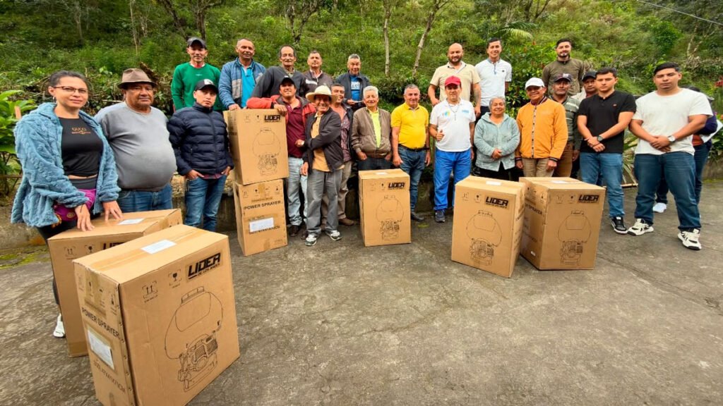 Entrega de bombas a productores de plátano de Sandoná