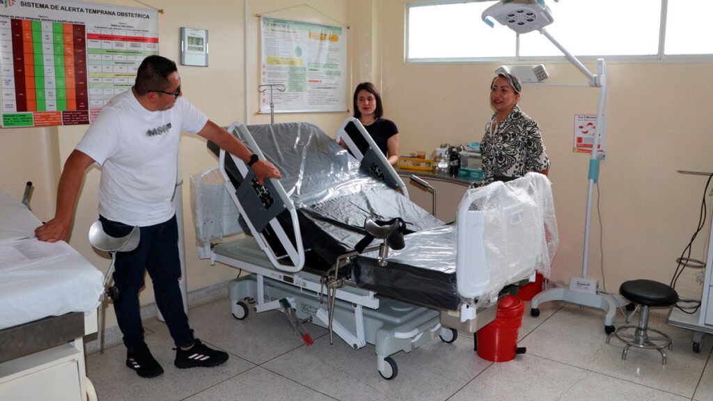 Entrega de equipos biomédicos