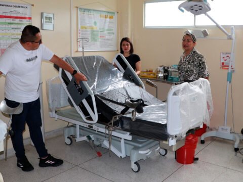 Entrega de equipos biomédicos