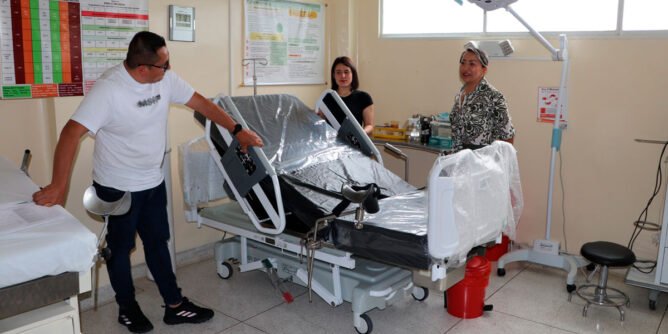 Entrega de equipos biomédicos