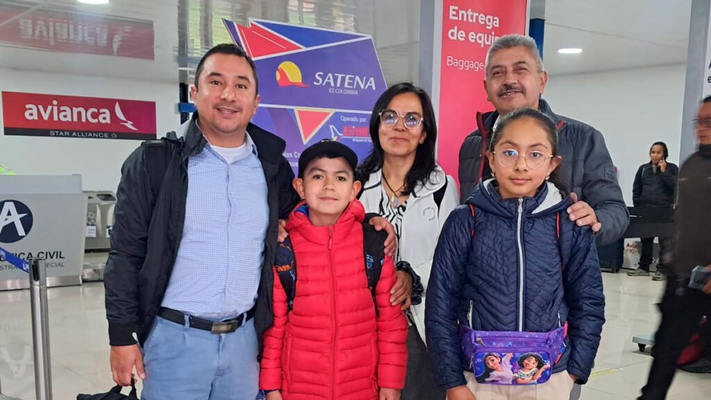 Estudiantes y docentes de la IE Nuestra Señora del PIlar de Aldana