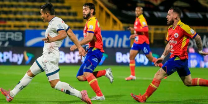Partido de fútbol entre Fortaleza - Deportivo Pasto