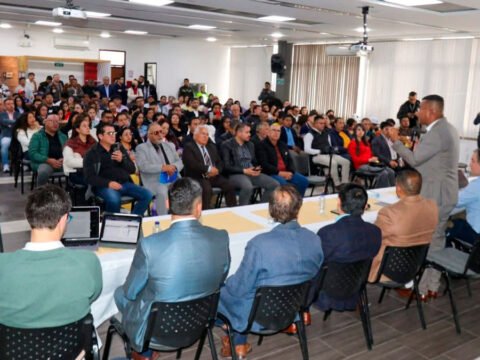 Autoridades y gremios piden diálogo urgente ante crisis en la frontera colombo-ecuatoriana Gobernador en zona de frontera