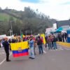 Manifestantes ecuatorianos en Rumichaca