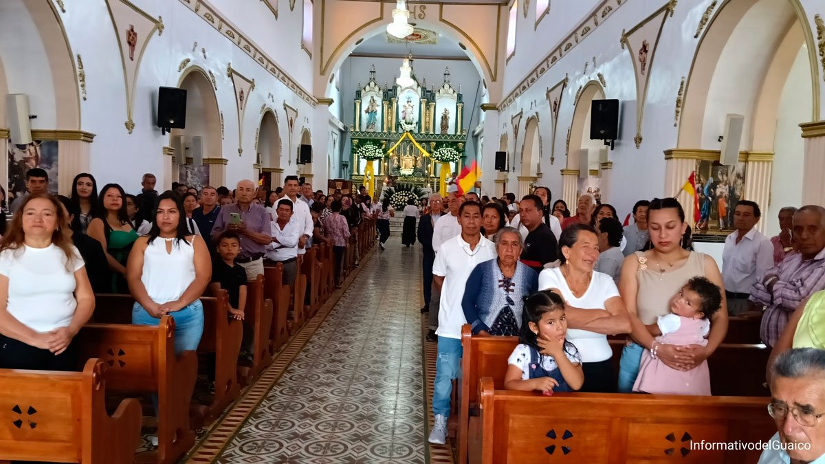 El presbítero Alveiro Bastidas Martínez celebra su primera eucaristía en el templo del Sacratísimo Corazón de Jesús de El Ingenio, Sandoná