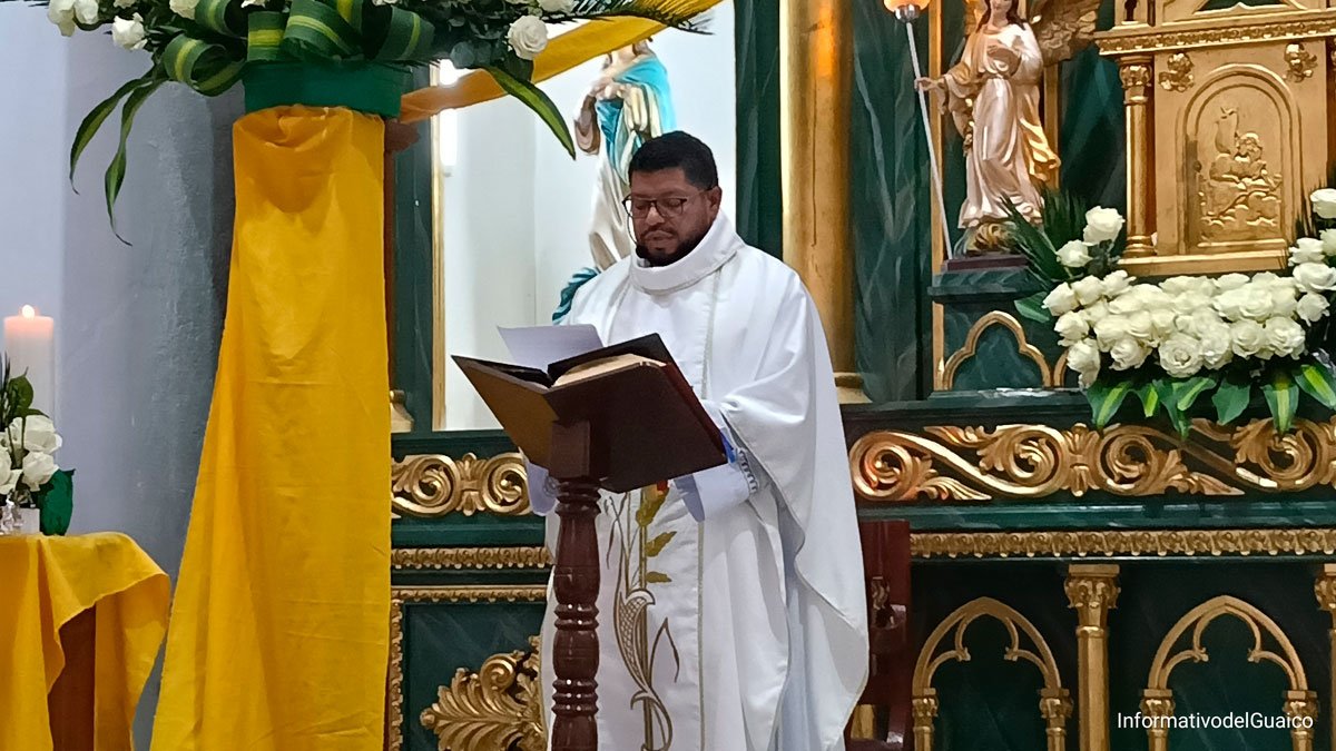 El presbítero Alveiro Bastidas Martínez celebra su primera eucaristía en el templo del Sacratísimo Corazón de Jesús de El Ingenio, Sandoná