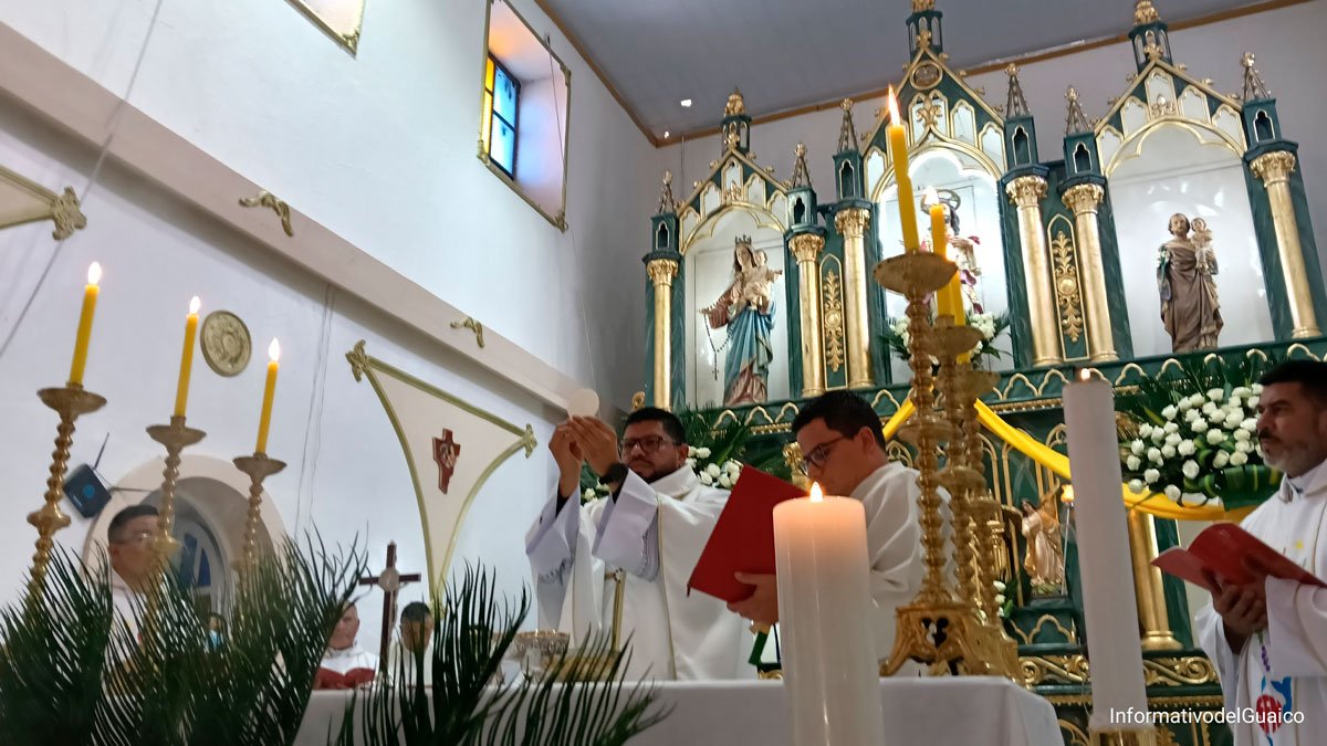 El presbítero Alveiro Bastidas Martínez celebra su primera eucaristía en el templo del Sacratísimo Corazón de Jesús de El Ingenio, Sandoná