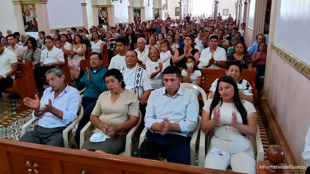 El presbítero Alveiro Bastidas Martínez celebra su primera eucaristía en el templo del Sacratísimo Corazón de Jesús de El Ingenio, Sandoná